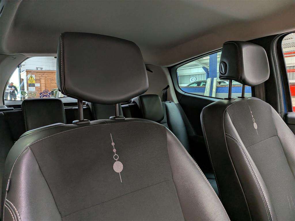 <p>2011 RENAULT CLIO GT LINE TOMTOM DCI F</p>