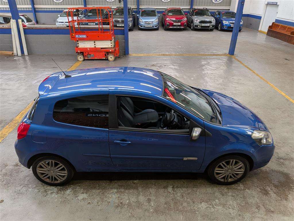 <p>2011 RENAULT CLIO GT LINE TOMTOM DCI F</p>