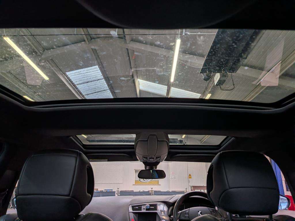 <p>2015 CITROEN DS5 DSPORT HDI</p>