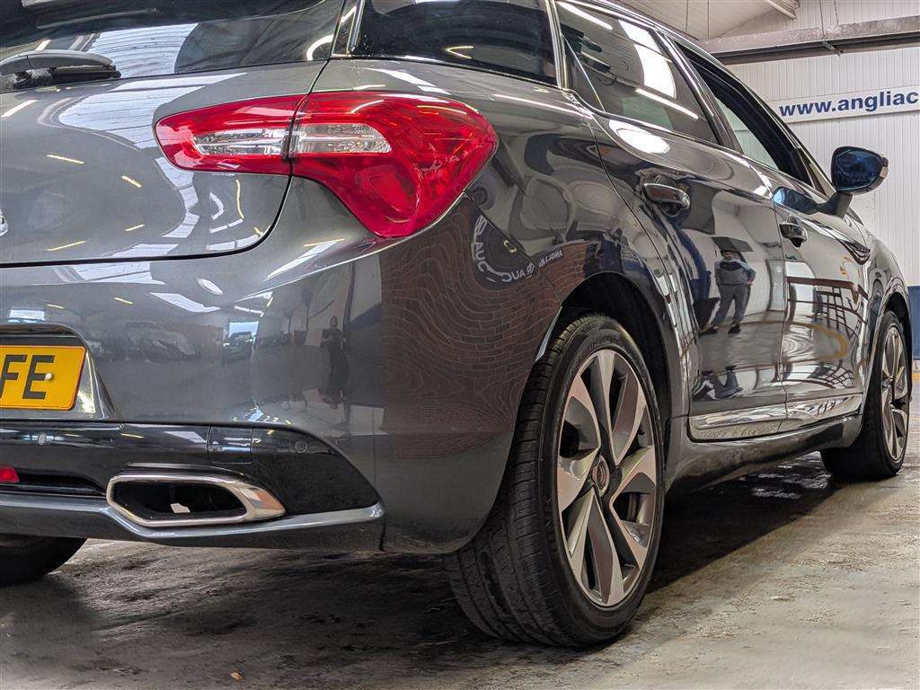 <p>2015 CITROEN DS5 DSPORT HDI</p>