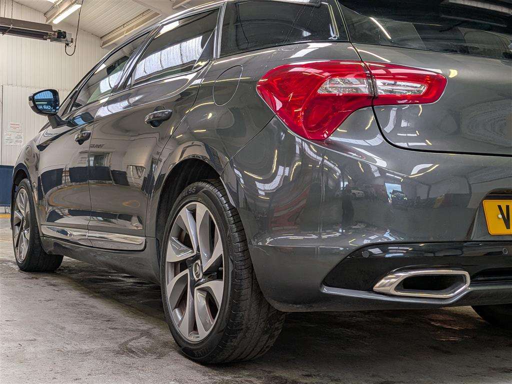 <p>2015 CITROEN DS5 DSPORT HDI</p>