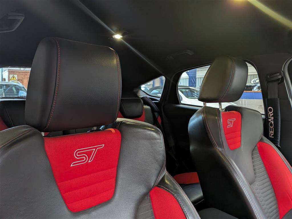 <p>2012 FORD FOCUS ST-2 TURBO</p>