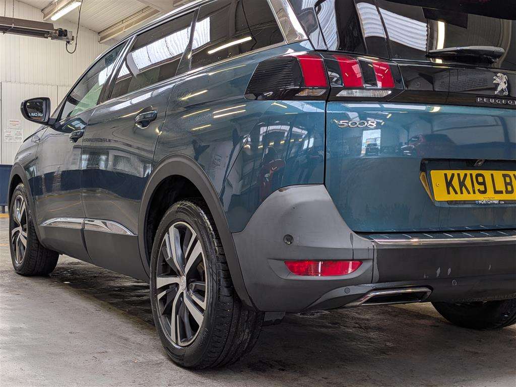 <p>2019 PEUGEOT 5008 GT LINE BLUEHDI S/S</p>
