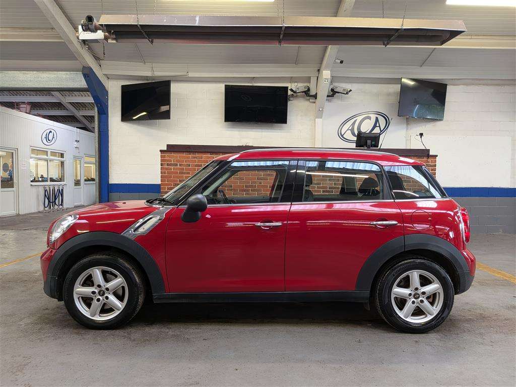 <p>2013 MINI COUNTRYMAN ONE</p>