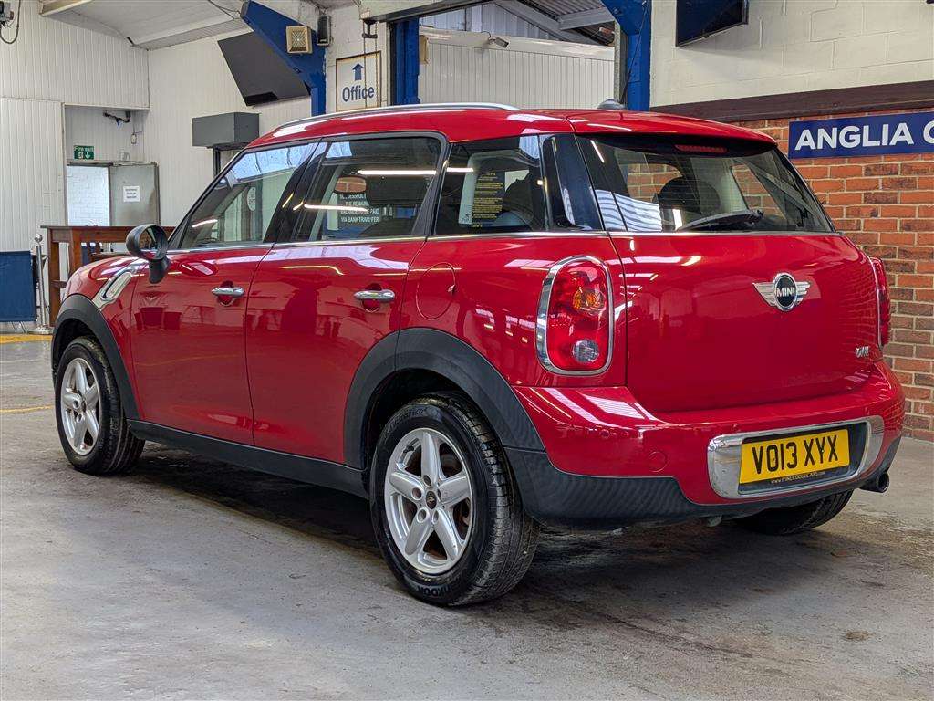 <p>2013 MINI COUNTRYMAN ONE</p>