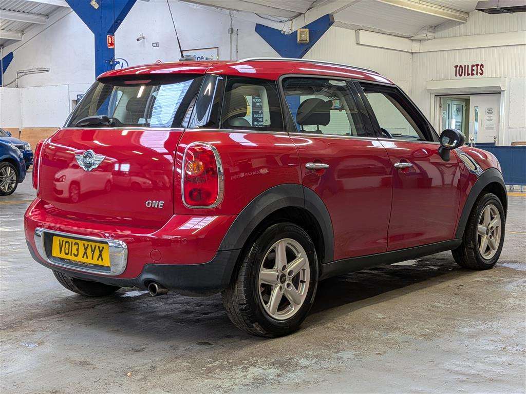 <p>2013 MINI COUNTRYMAN ONE</p>
