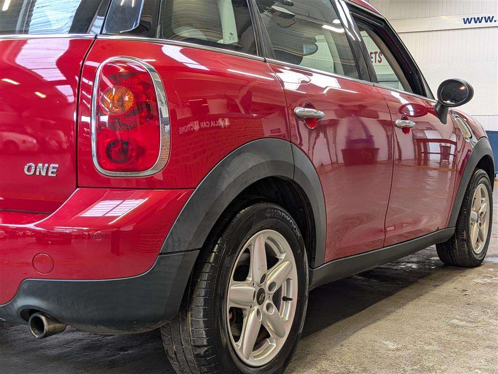 <p>2013 MINI COUNTRYMAN ONE</p>