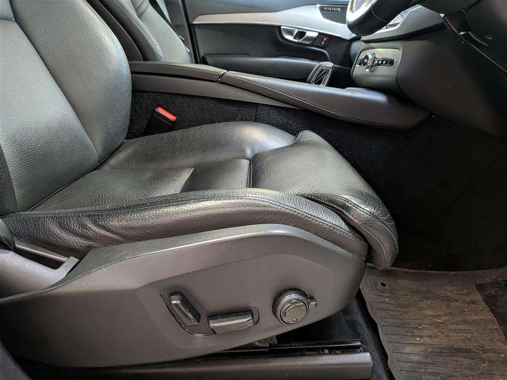 <p>2023 VOLVO XC90 CORE T8 RECHARGE AWD</p>