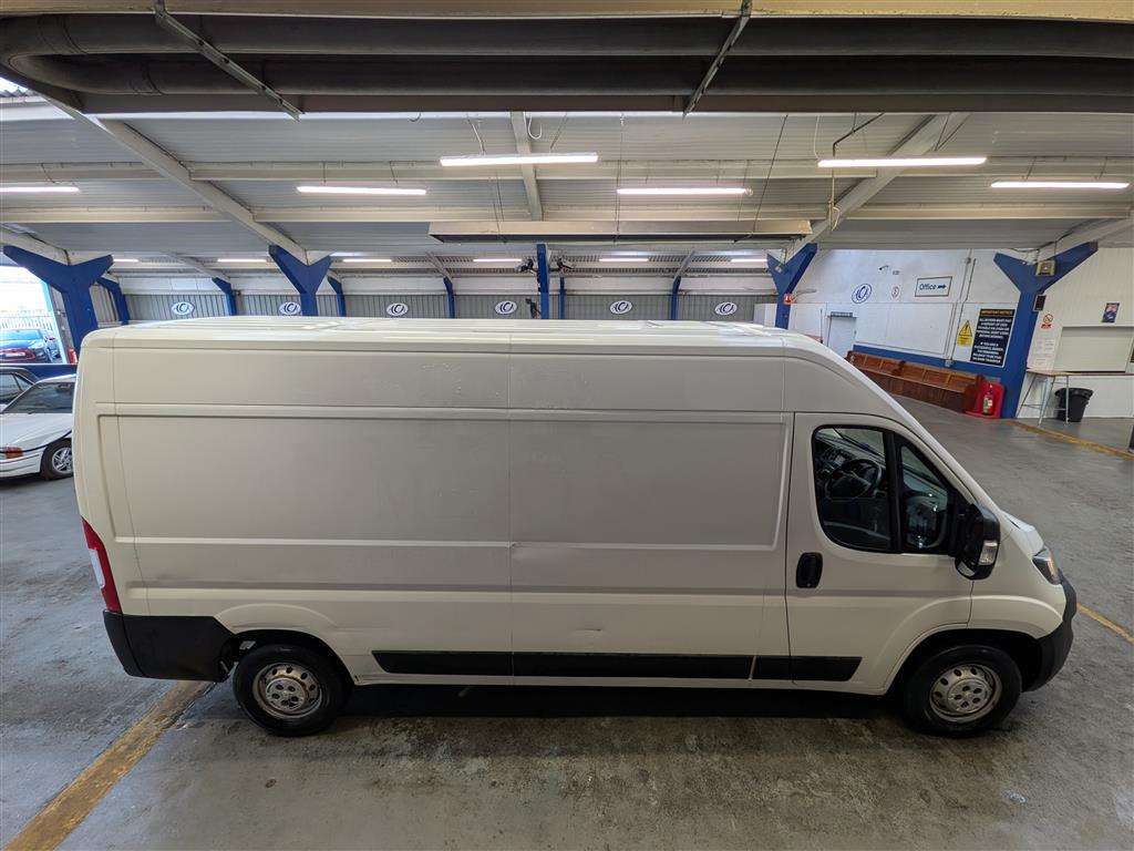 <p>2020 PEUGEOT BOXER 335 S L3H2 BLUEHDI</p>
