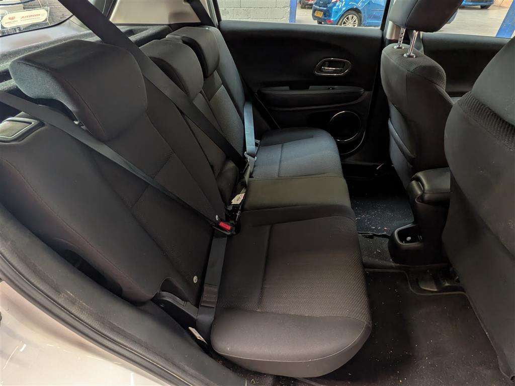 <p>2015 HONDA HR-V SE I-VTEC</p>