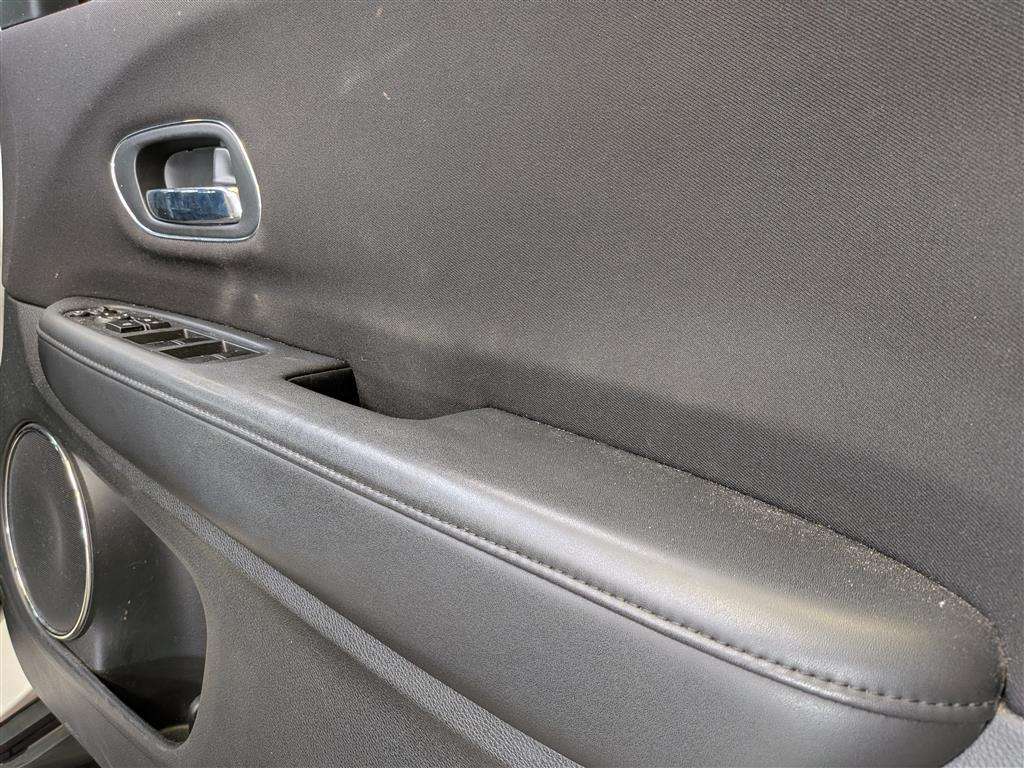 <p>2015 HONDA HR-V SE I-VTEC</p>