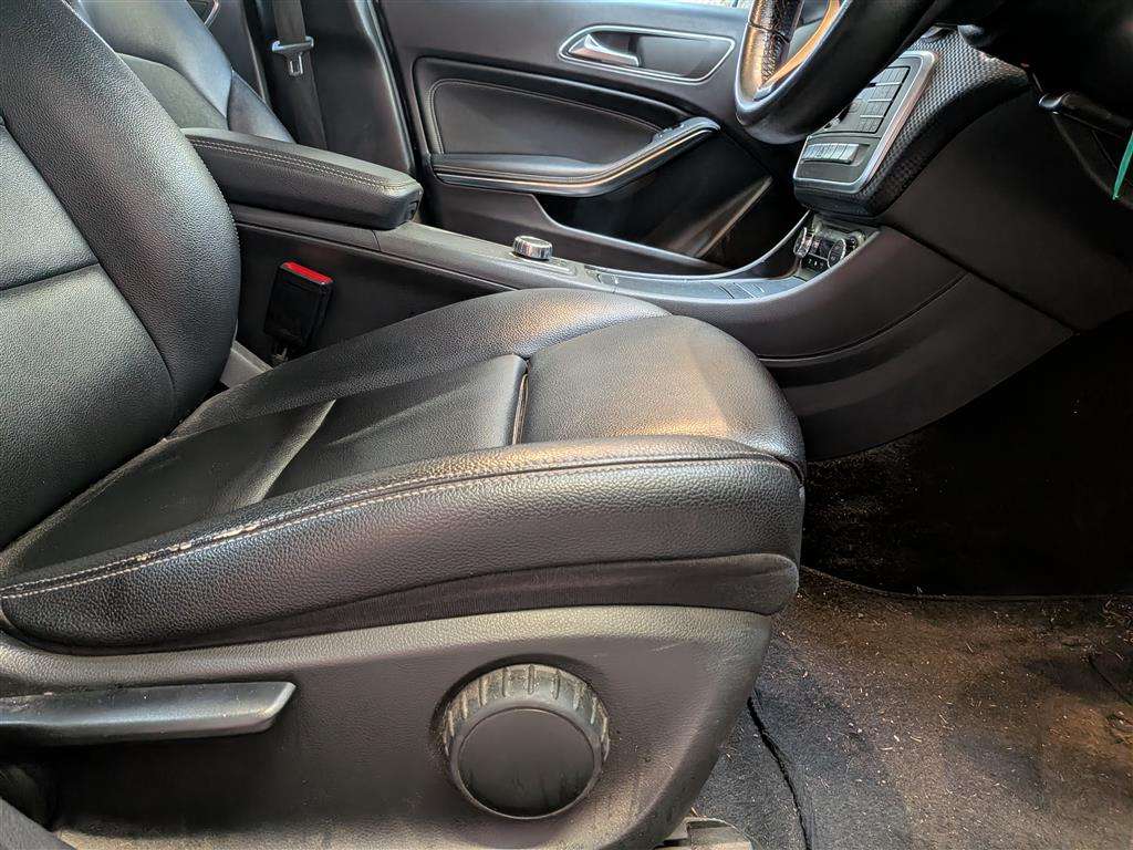 <p>2018 MERCEDES-BENZ A 180 SPORT AUTO</p>
