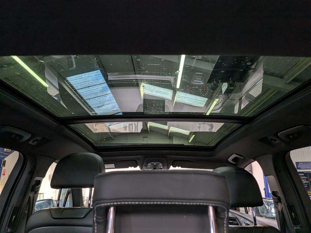 <p>2015 AUDI Q7 S LINE TDI QUATTRO AUTO</p>