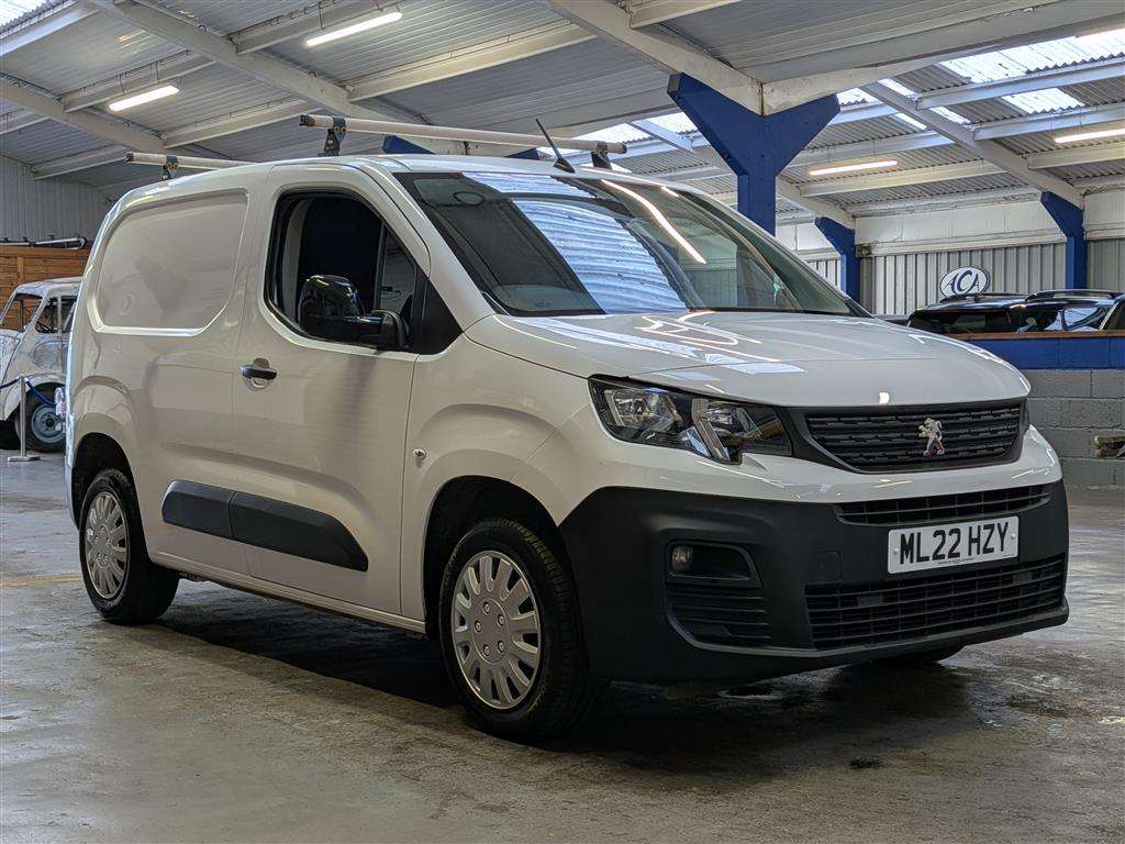 <p>2022 PEUGEOT PARTNER PROFESSIONAL PREM</p>