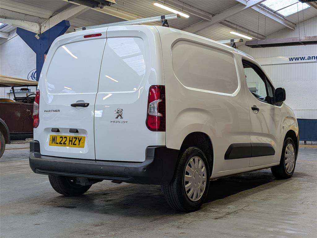 <p>2022 PEUGEOT PARTNER PROFESSIONAL PREM</p>