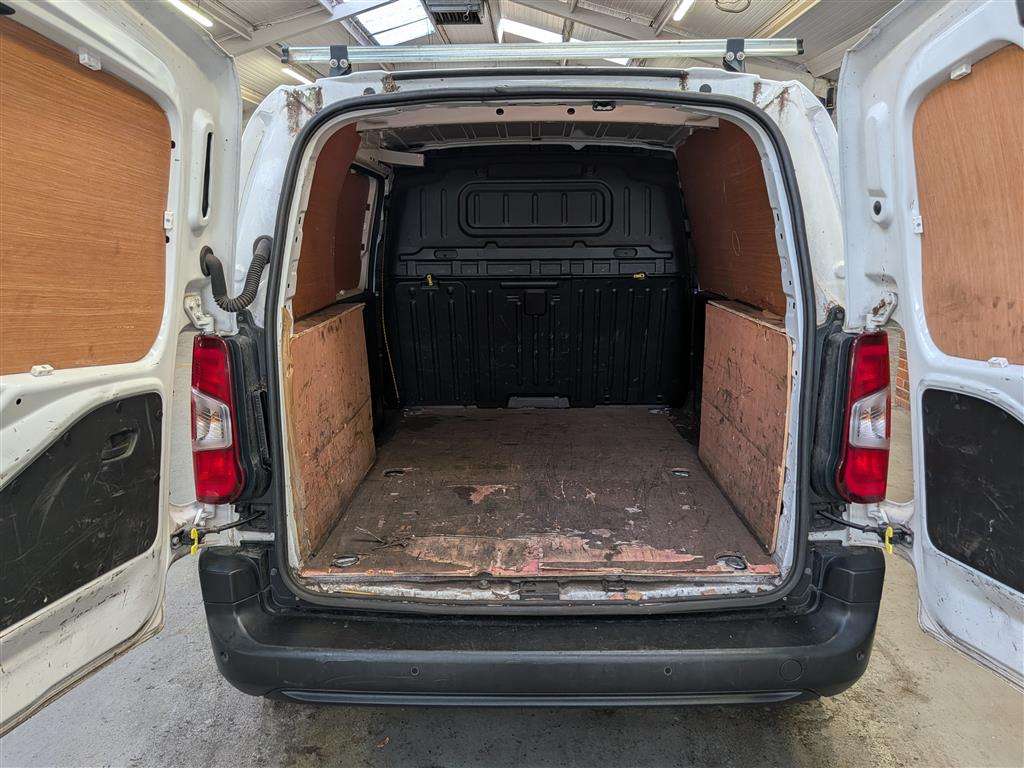 <p>2022 PEUGEOT PARTNER PROFESSIONAL PREM</p>