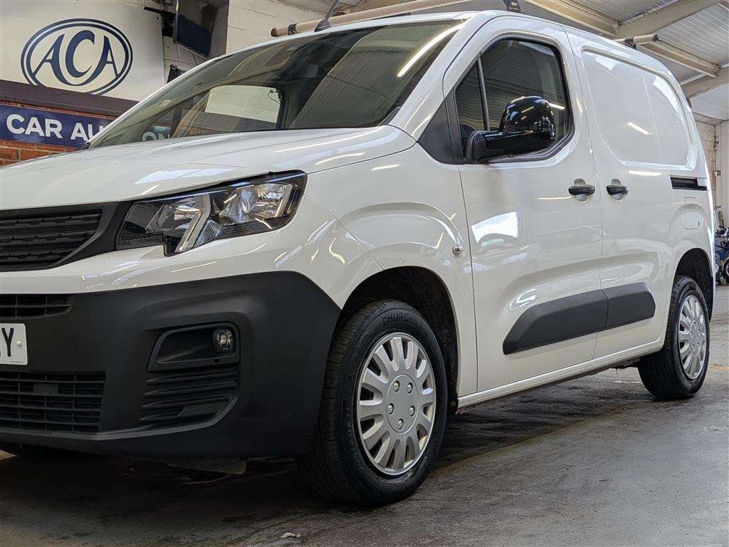 <p>2022 PEUGEOT PARTNER PROFESSIONAL PREM</p>