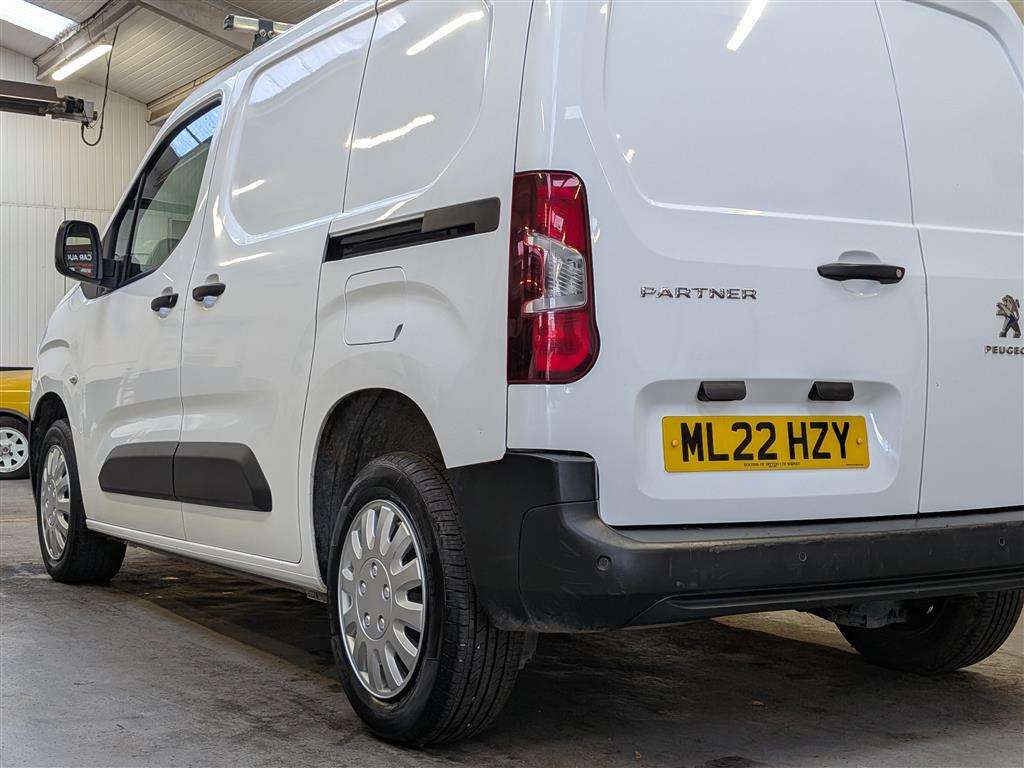 <p>2022 PEUGEOT PARTNER PROFESSIONAL PREM</p>