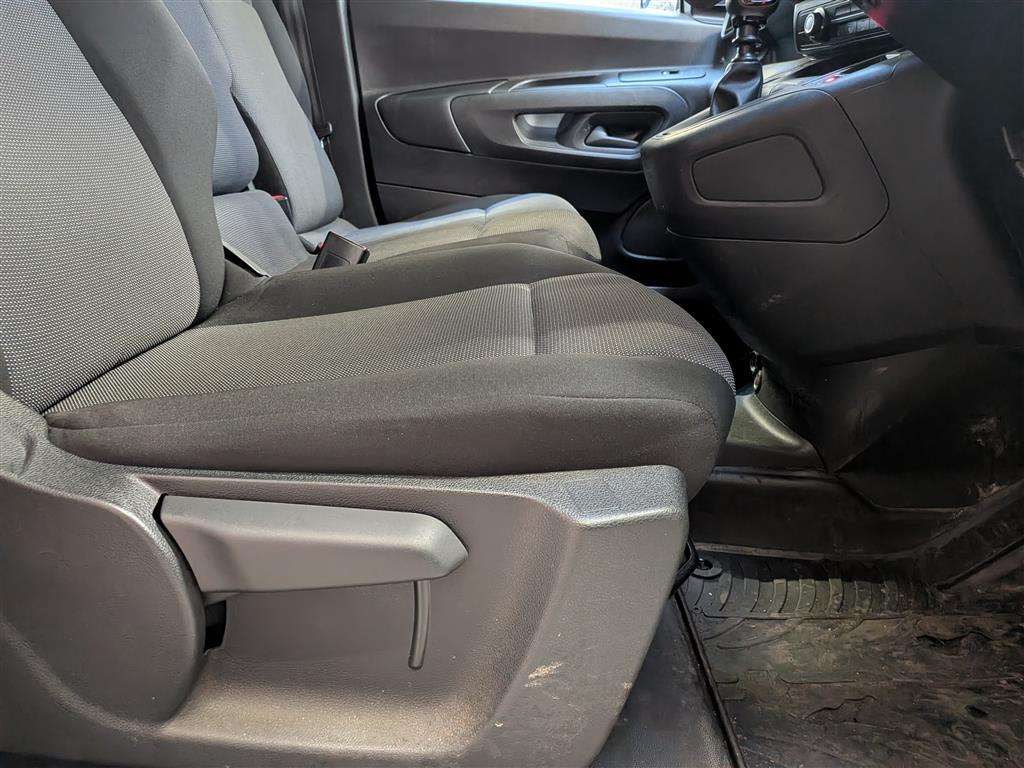 <p>2022 PEUGEOT PARTNER PROFESSIONAL PREM</p>