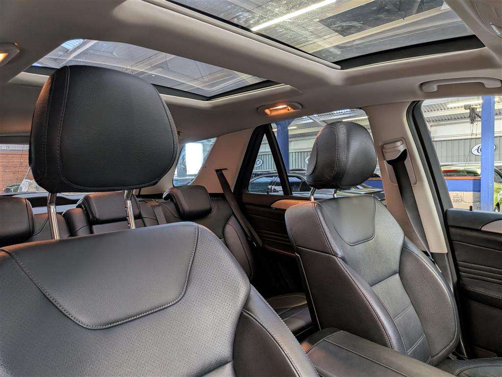<p>2016 MERCEDES-BENZ GLE 250 D 4M AMG LINE PRE</p>
