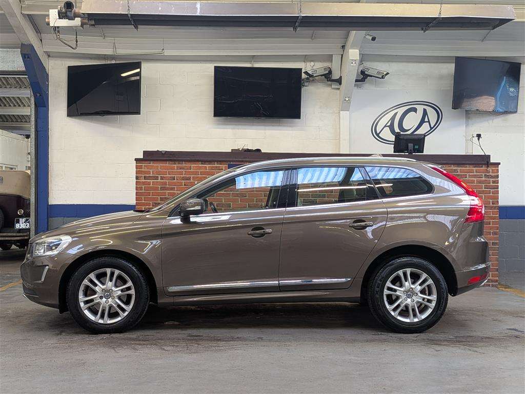 <p>2015 VOLVO XC60 SE LUX NAV D4 AWD AU</p>