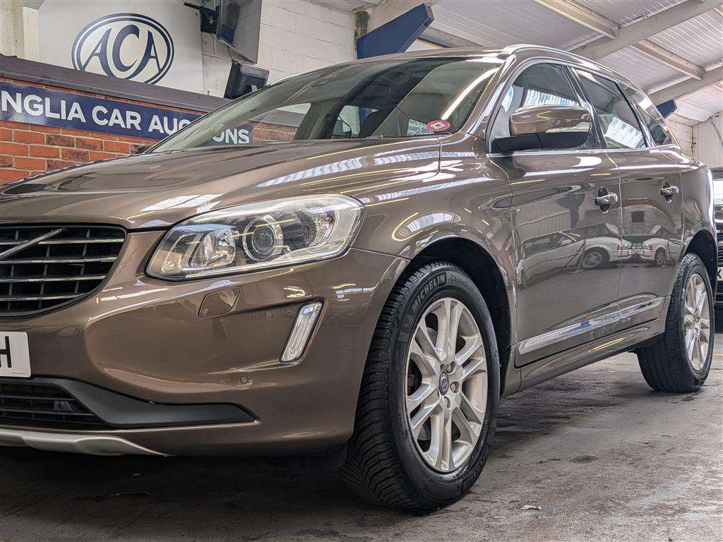 <p>2015 VOLVO XC60 SE LUX NAV D4 AWD AU</p>