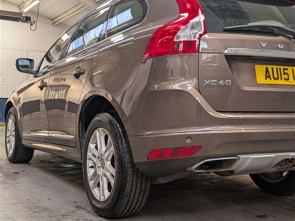 <p>2015 VOLVO XC60 SE LUX NAV D4 AWD AU</p>