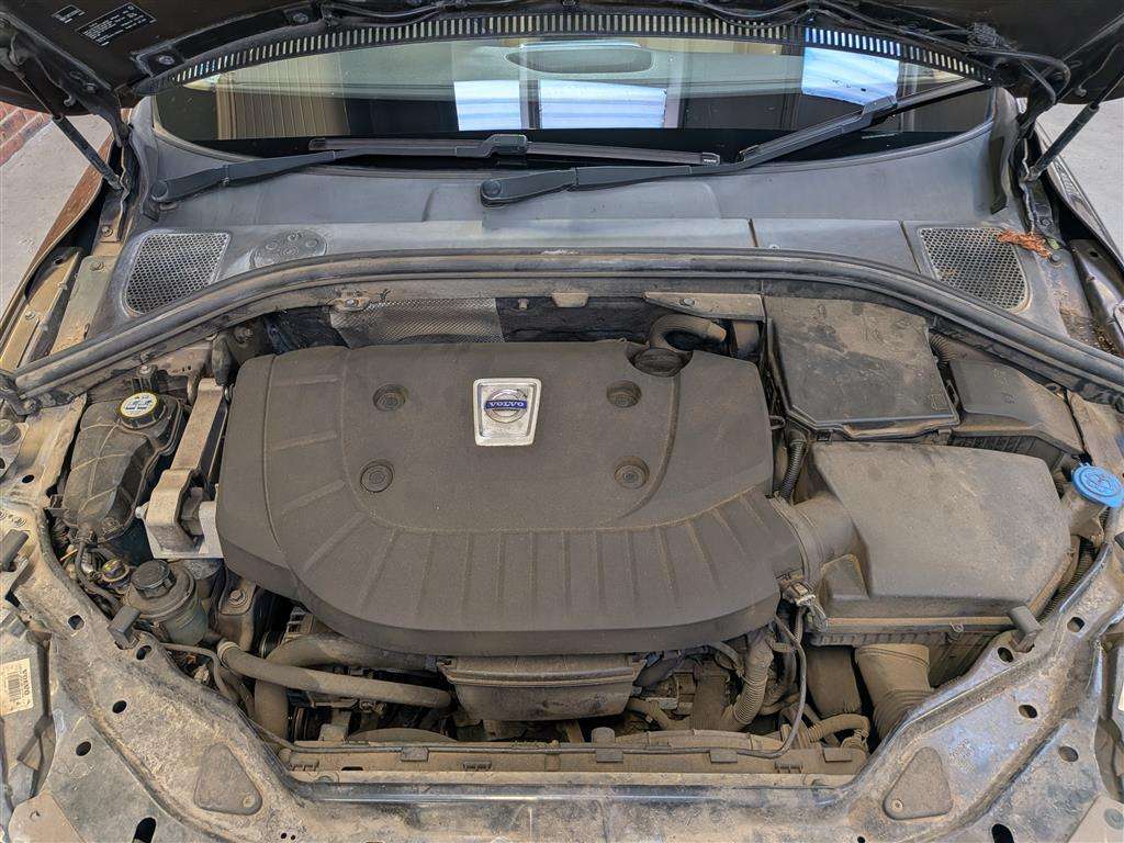 <p>2015 VOLVO XC60 SE LUX NAV D4 AWD AU</p>