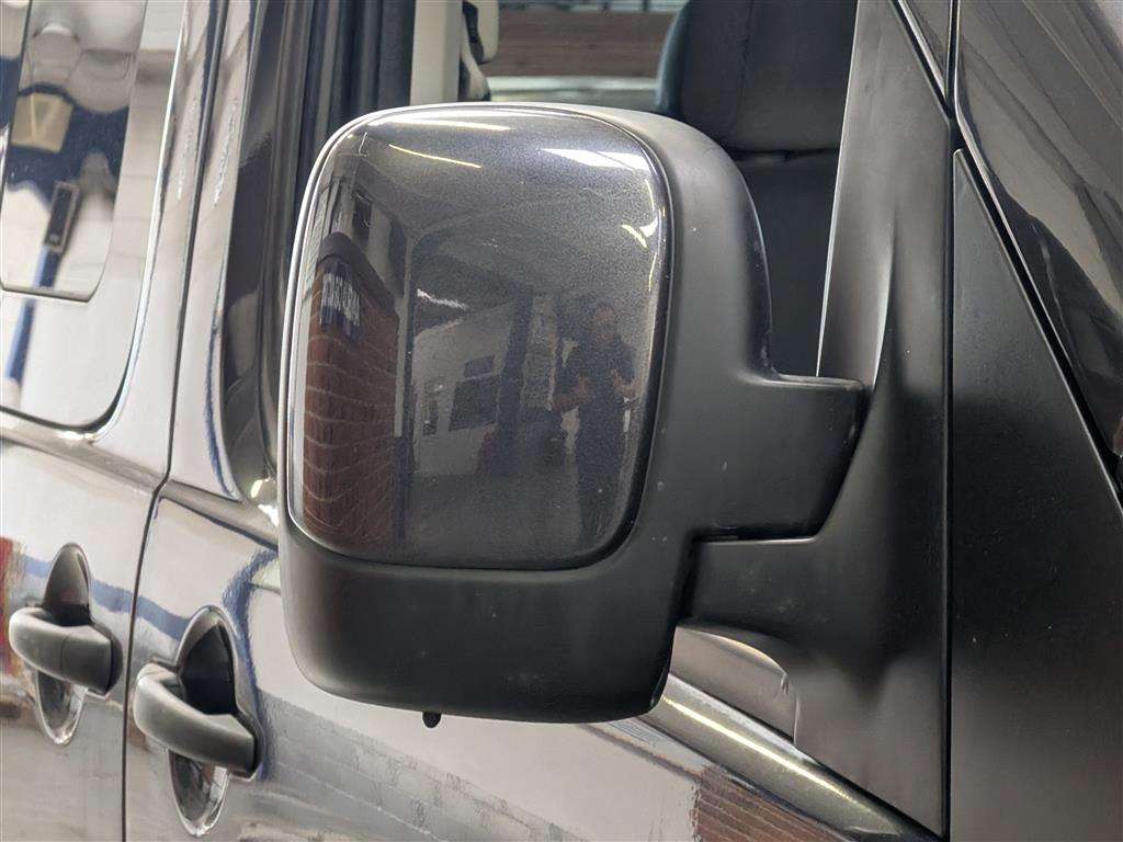 <p>2012 PEUGEOT EXPERT TEPEE LEISURE L1 H W.A.V.</p>