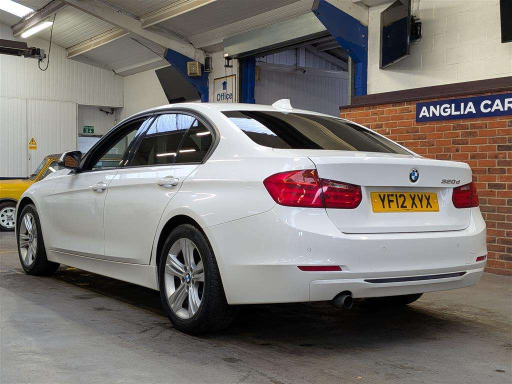 <p>2012 BMW 320D SPORT</p>