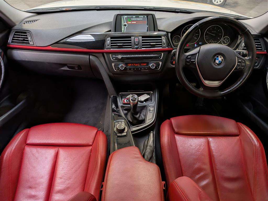 <p>2012 BMW 320D SPORT</p>