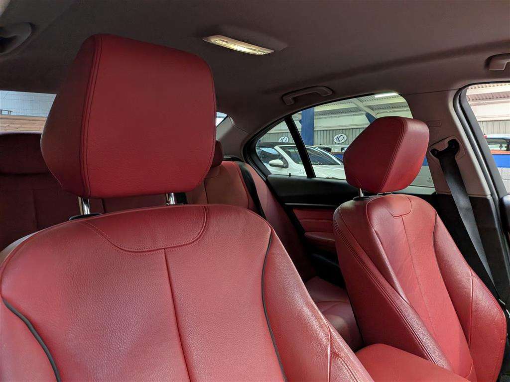 <p>2012 BMW 320D SPORT</p>