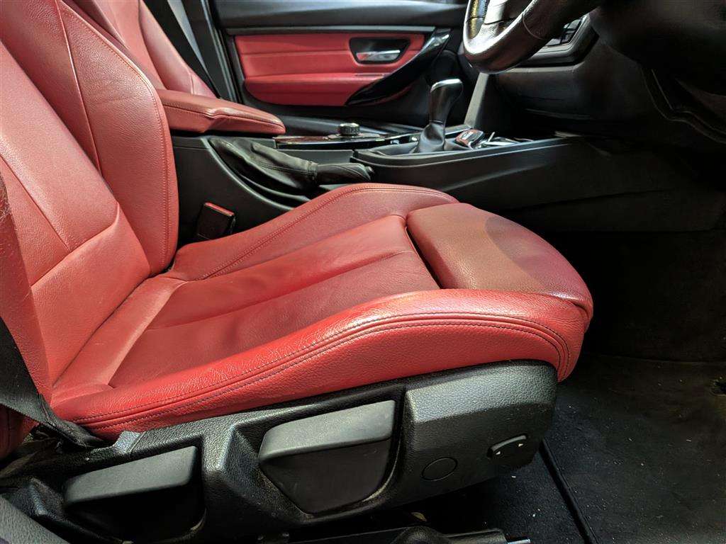 <p>2012 BMW 320D SPORT</p>