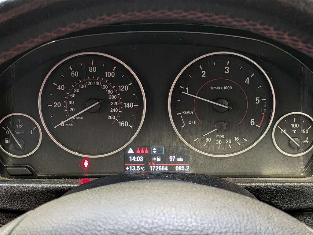 <p>2012 BMW 320D SPORT</p>