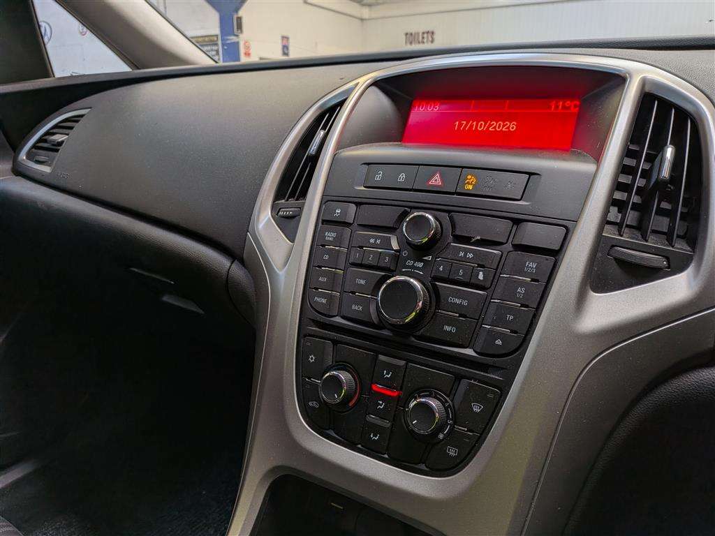 <p>2011 VAUXHALL ASTRA EXCLUSIV CDTI</p>