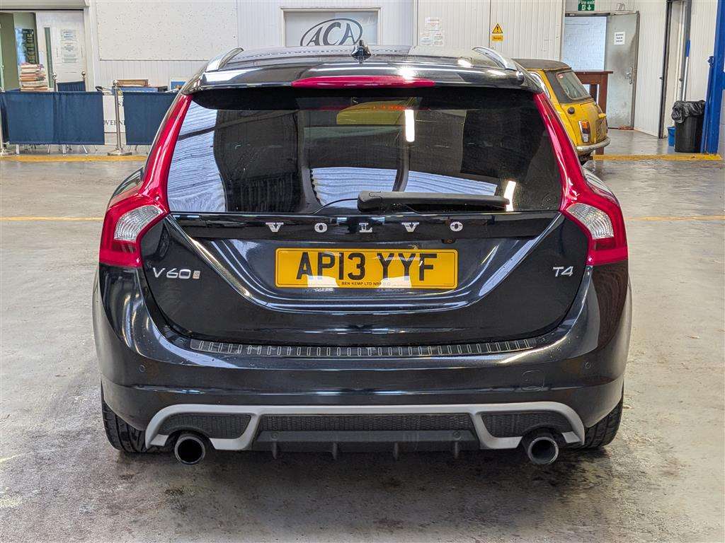 <p>2013 VOLVO V60 R-DESIGN T4 AUTO</p>