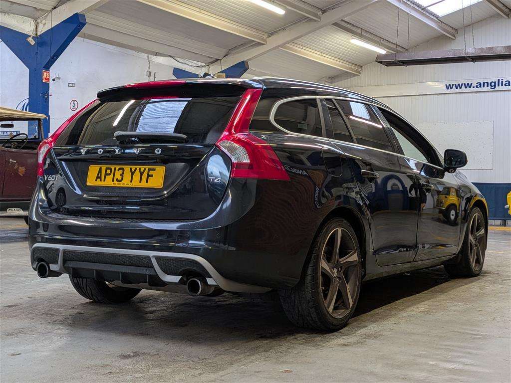 <p>2013 VOLVO V60 R-DESIGN T4 AUTO</p>