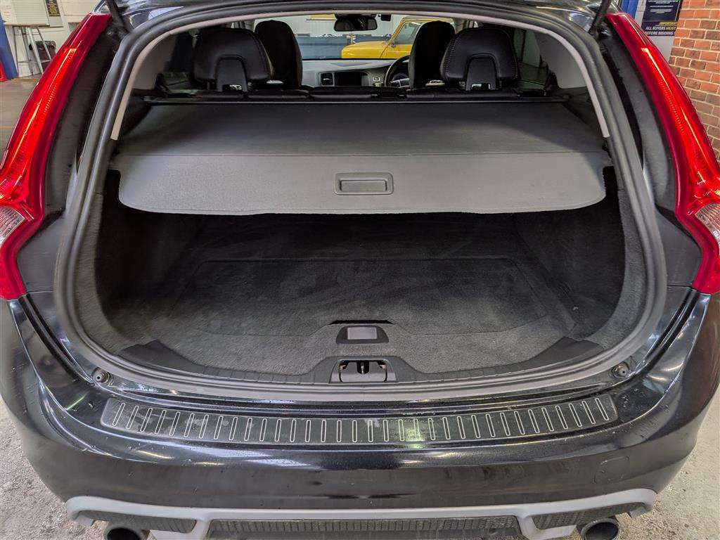 <p>2013 VOLVO V60 R-DESIGN T4 AUTO</p>