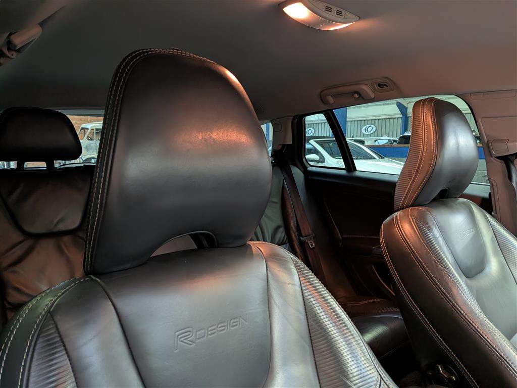 <p>2013 VOLVO V60 R-DESIGN T4 AUTO</p>