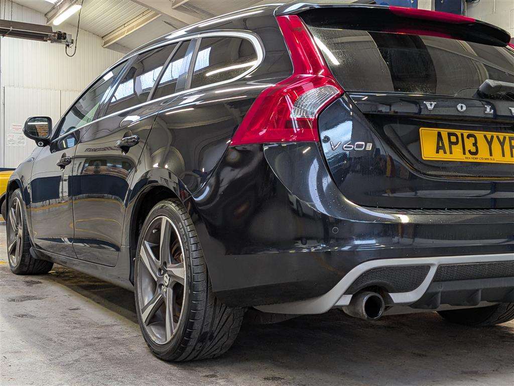 <p>2013 VOLVO V60 R-DESIGN T4 AUTO</p>