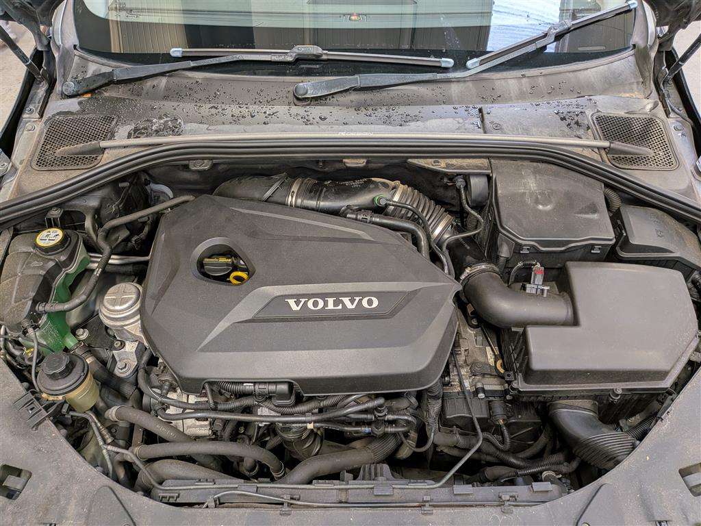 <p>2013 VOLVO V60 R-DESIGN T4 AUTO</p>