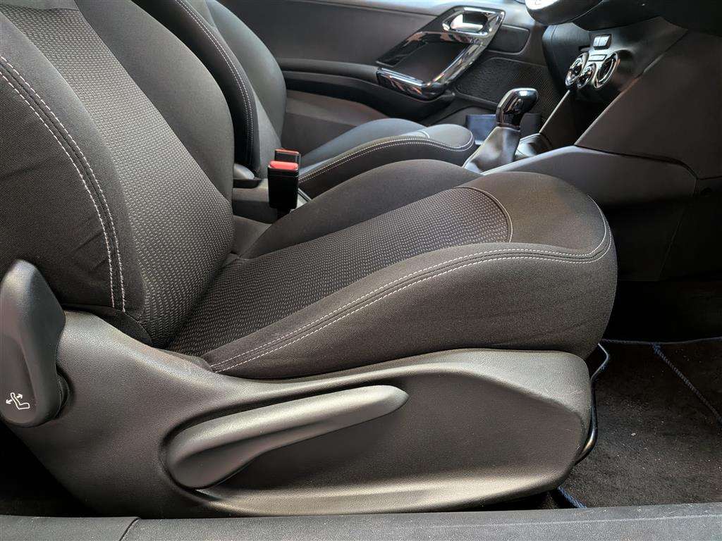 <p>2017 PEUGEOT 208 BLACK EDITION</p>