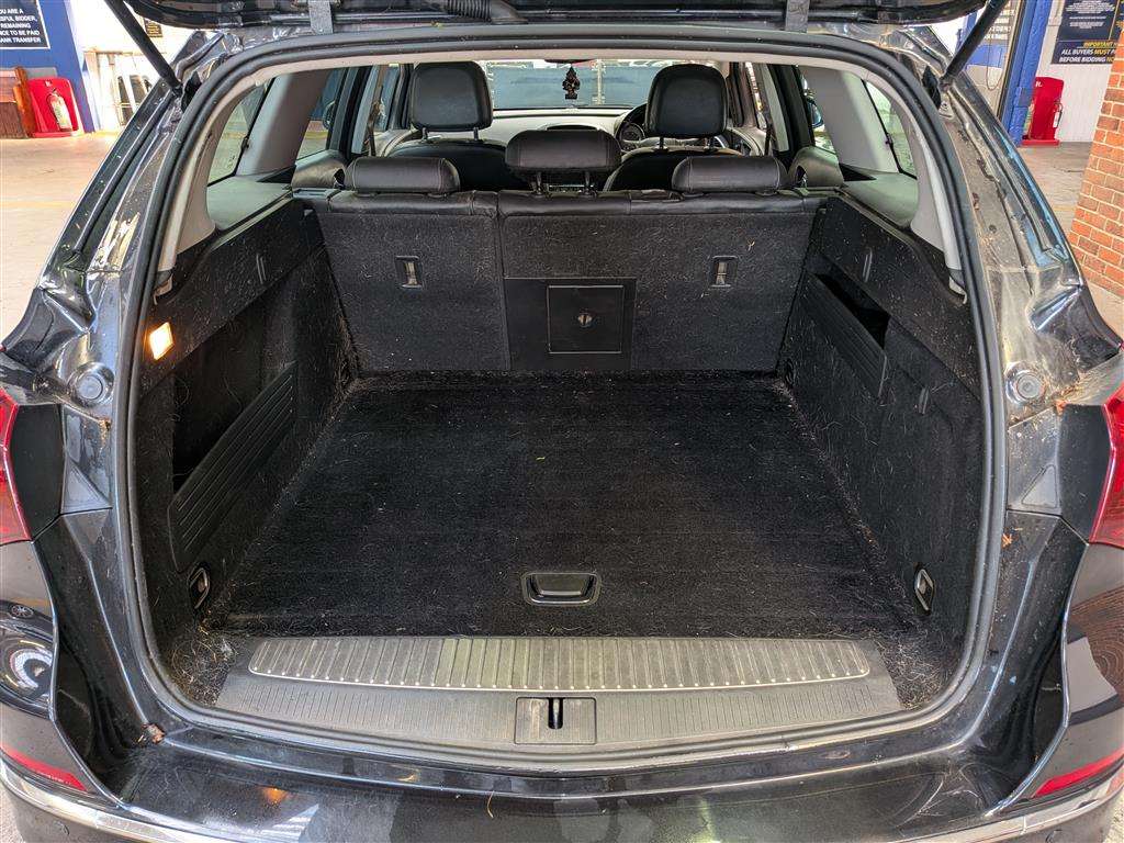 <p>2015 VAUXHALL ASTRA ELITE CDTI ECOFLEX</p>