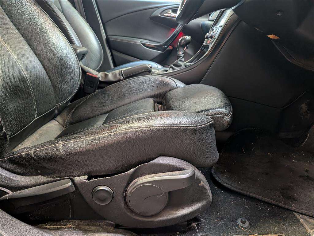 <p>2015 VAUXHALL ASTRA ELITE CDTI ECOFLEX</p>