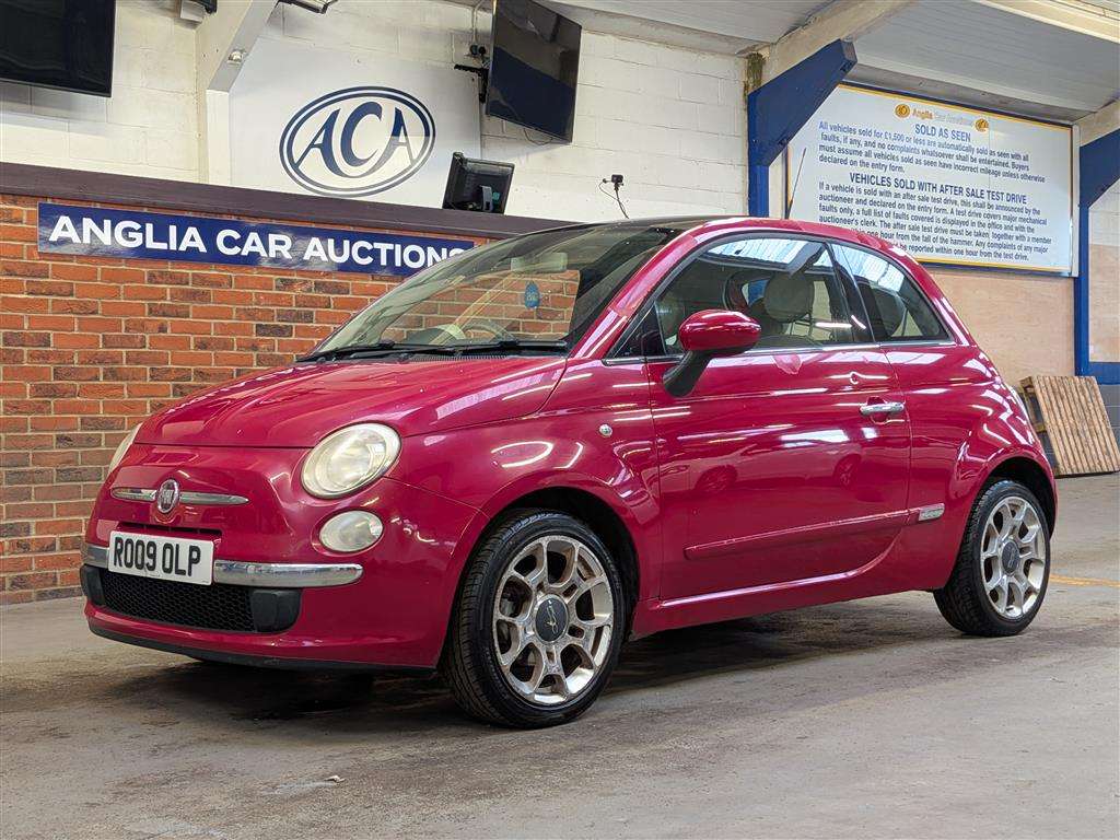<p>2009 FIAT 500 LOUNGE</p>