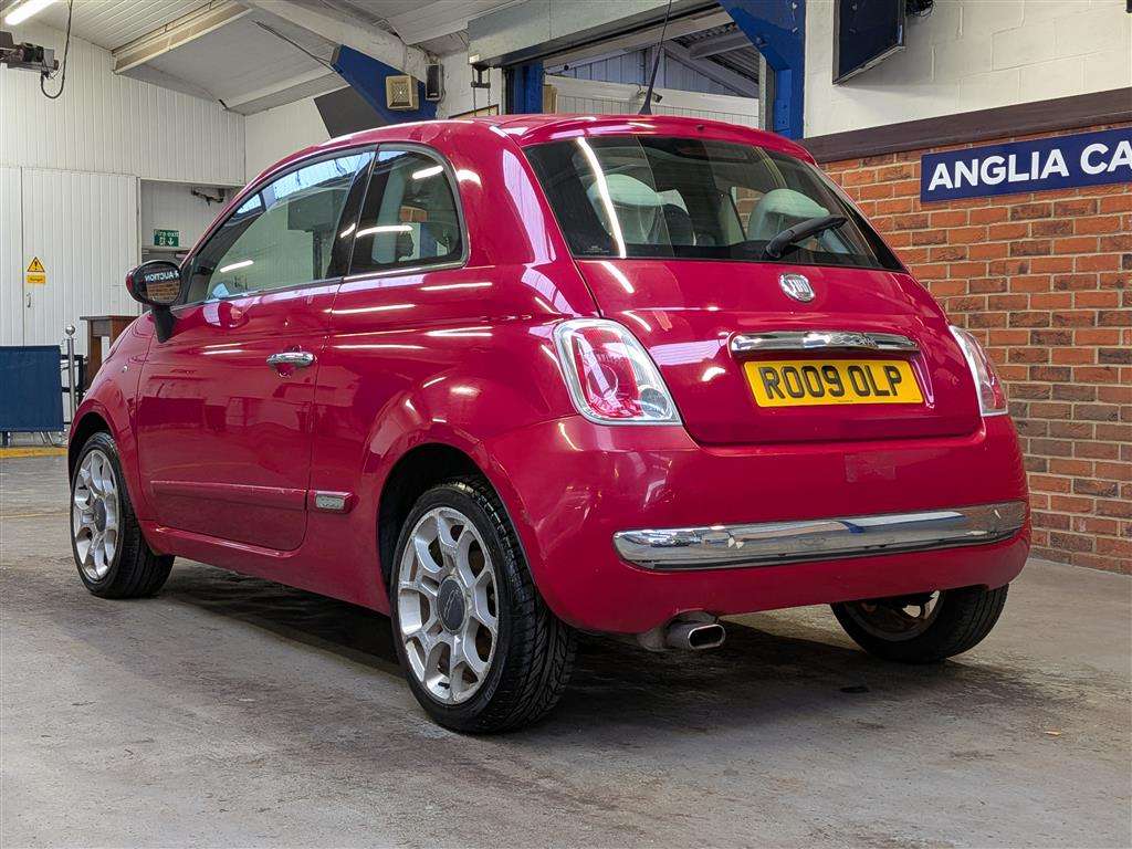<p>2009 FIAT 500 LOUNGE</p>