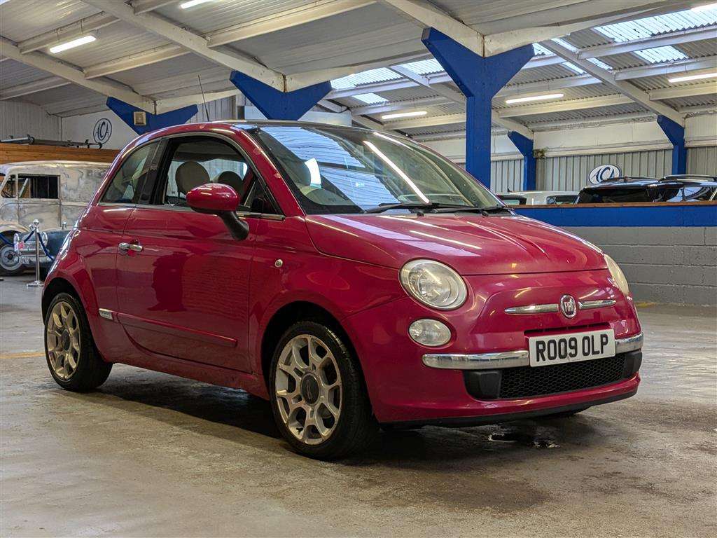 <p>2009 FIAT 500 LOUNGE</p>