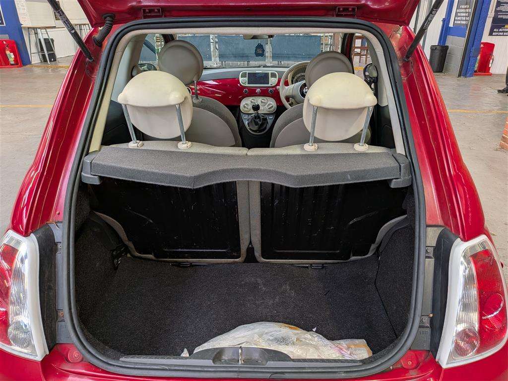<p>2009 FIAT 500 LOUNGE</p>