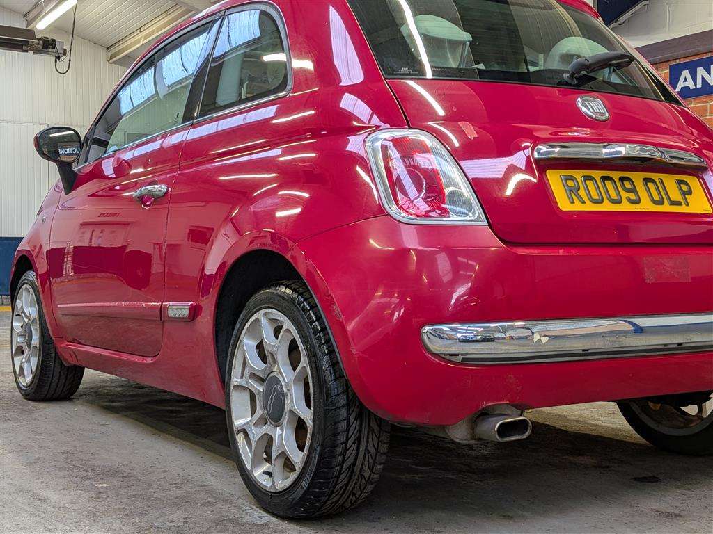 <p>2009 FIAT 500 LOUNGE</p>