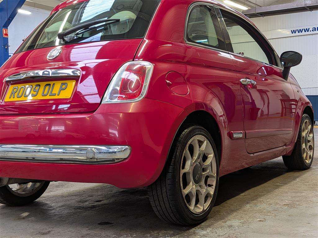 <p>2009 FIAT 500 LOUNGE</p>